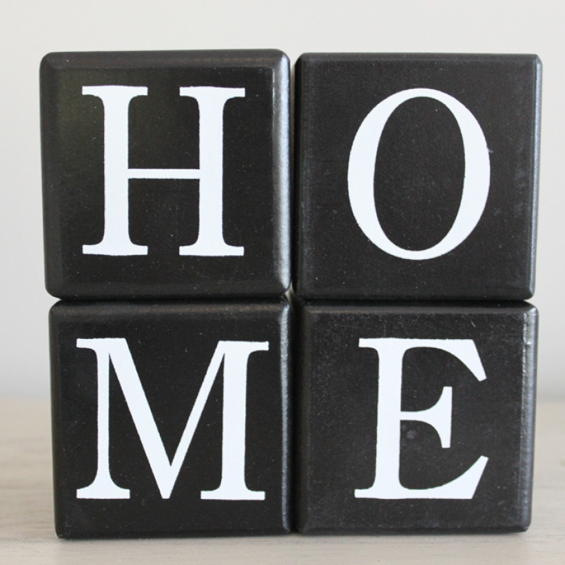 Letras decorativas "Home" en negro